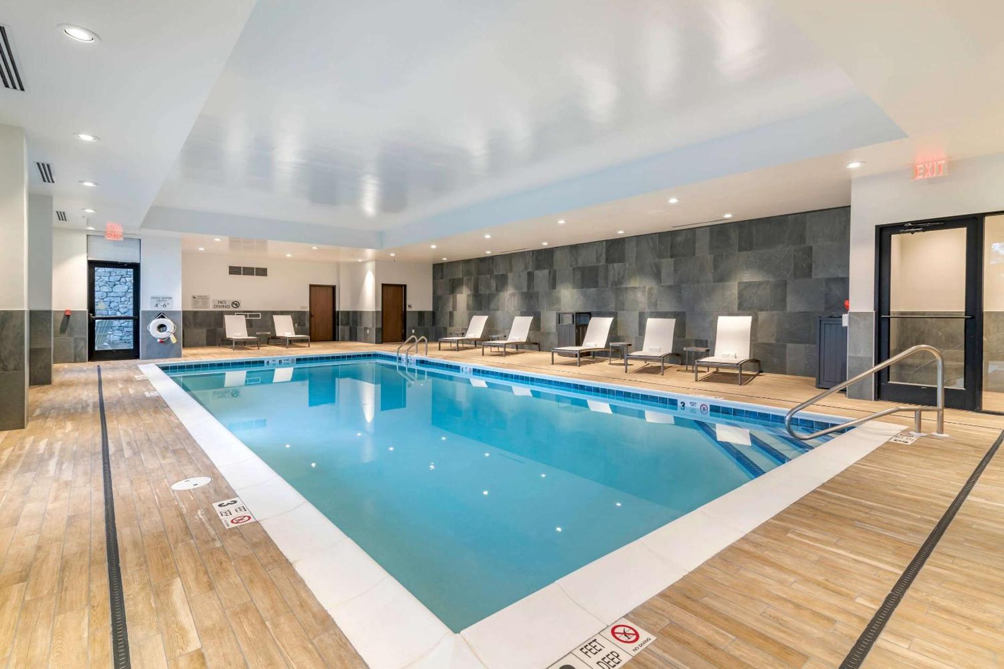 Cambria Hotel Lake Placid - Lakeside Resort Экстерьер фото