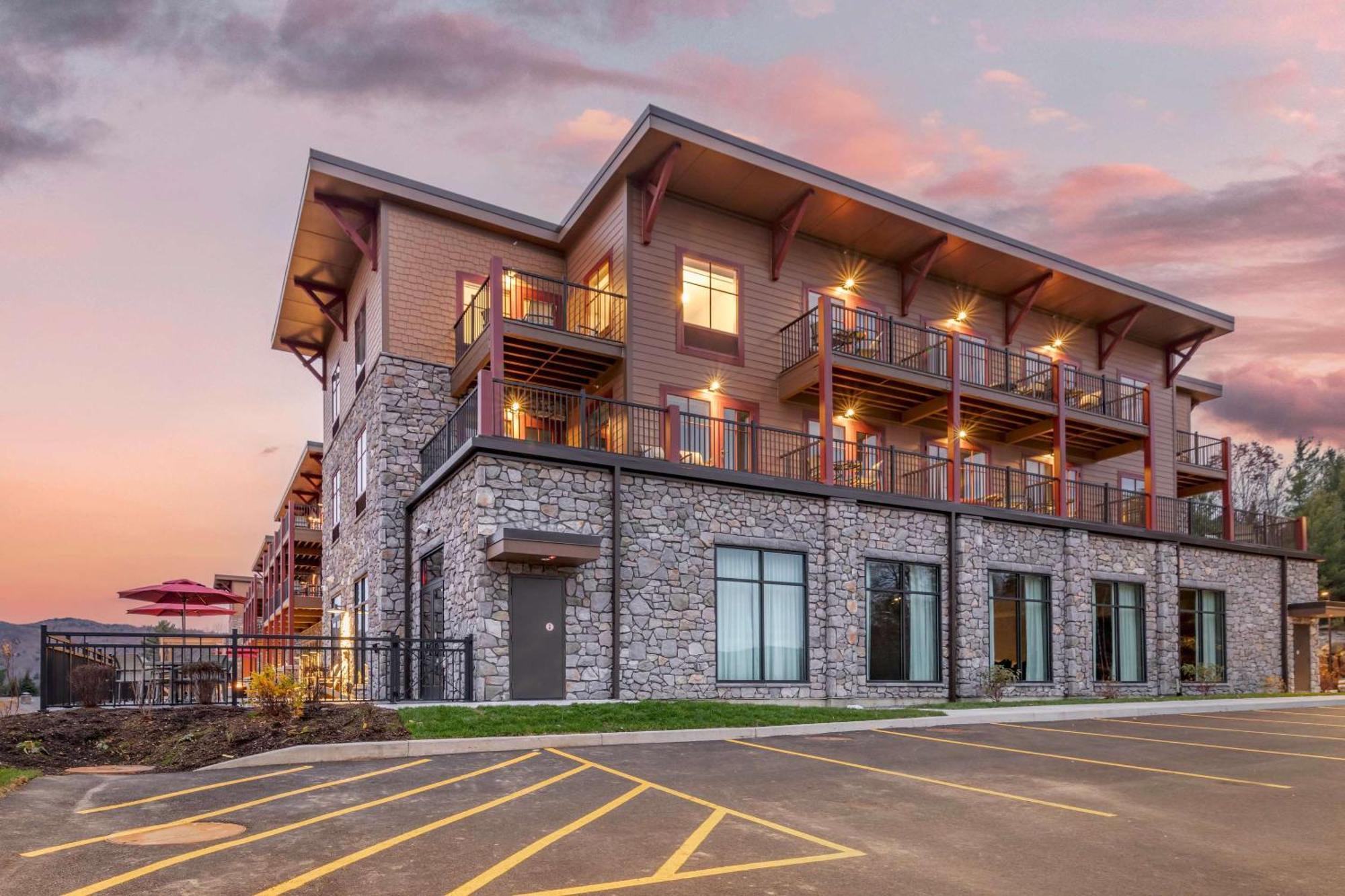 Cambria Hotel Lake Placid - Lakeside Resort Экстерьер фото